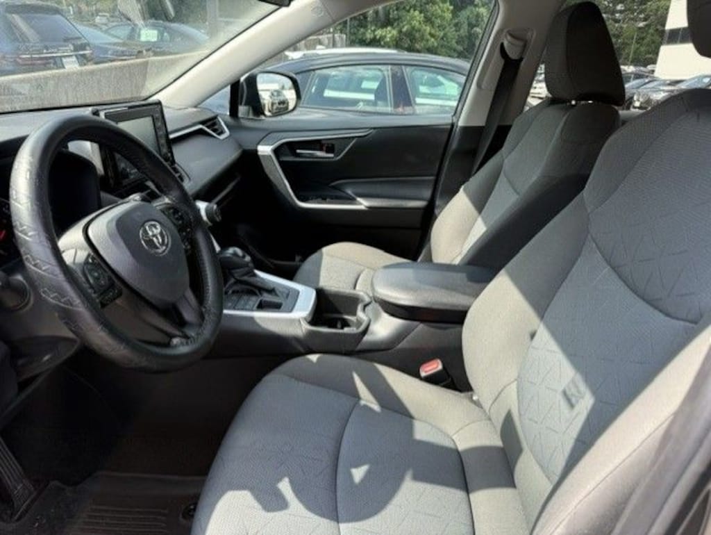 Used 2022 Toyota RAV4 XLE SUV