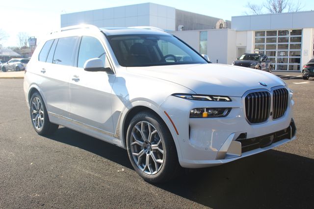 2026 BMW X7 40i's photo