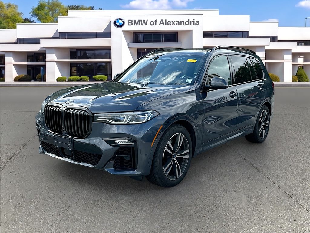 2022 BMW X7 M50i's photo