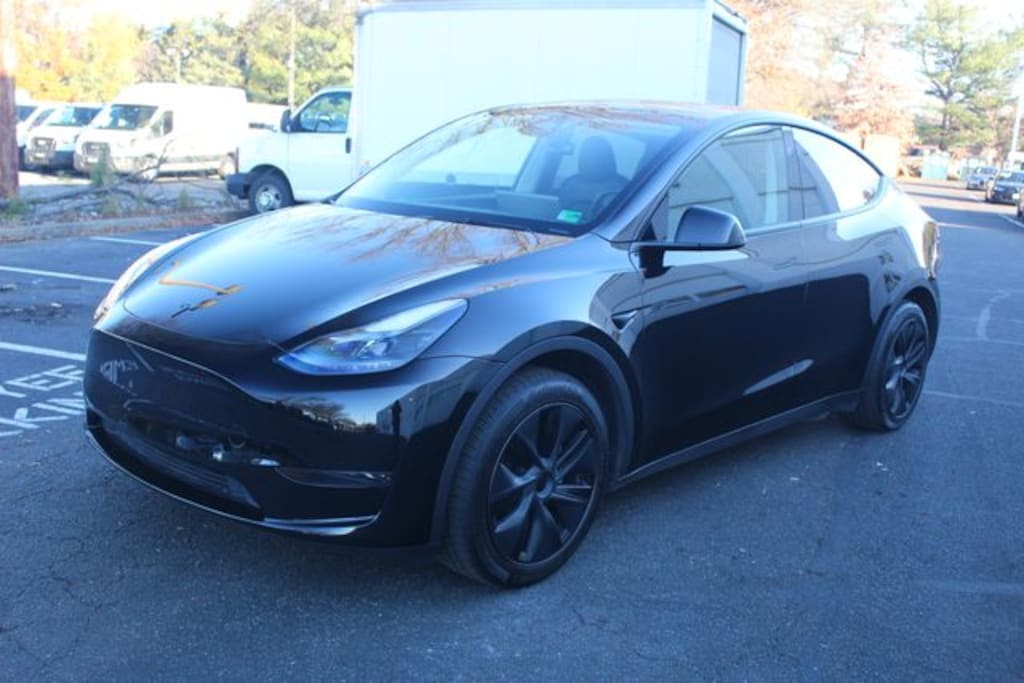 Used 2024 Tesla Model Y Standard Range SUV