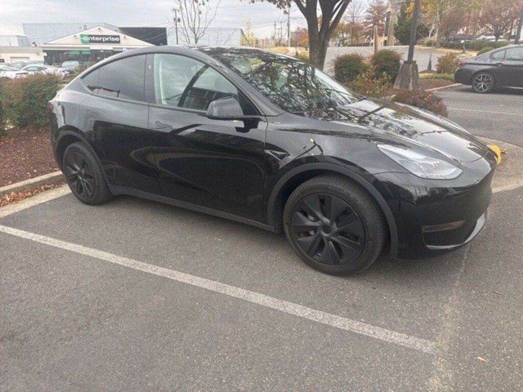 Used 2024 Tesla Model Y Standard Range SUV