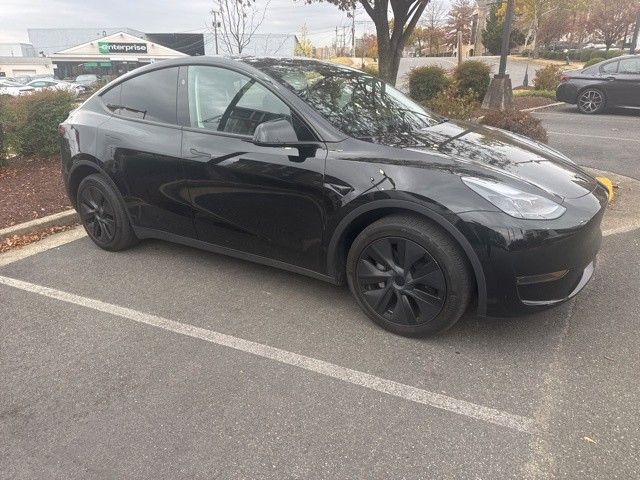 2024 Tesla Model Y Standard Range photo 2