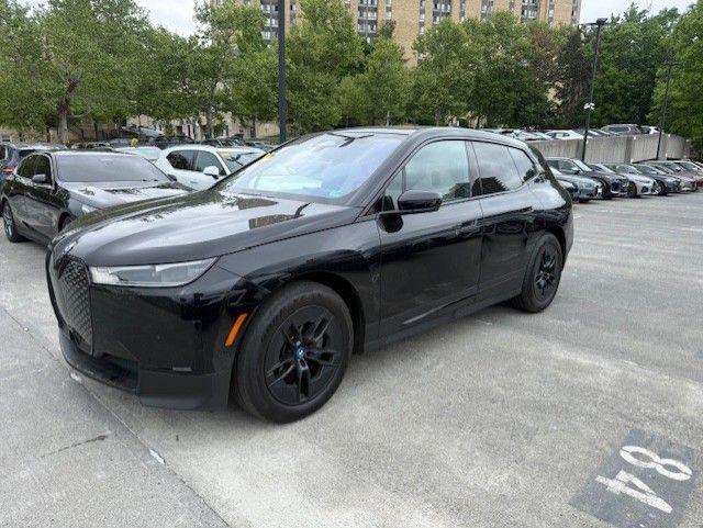 2024 BMW iX xDrive50's photo