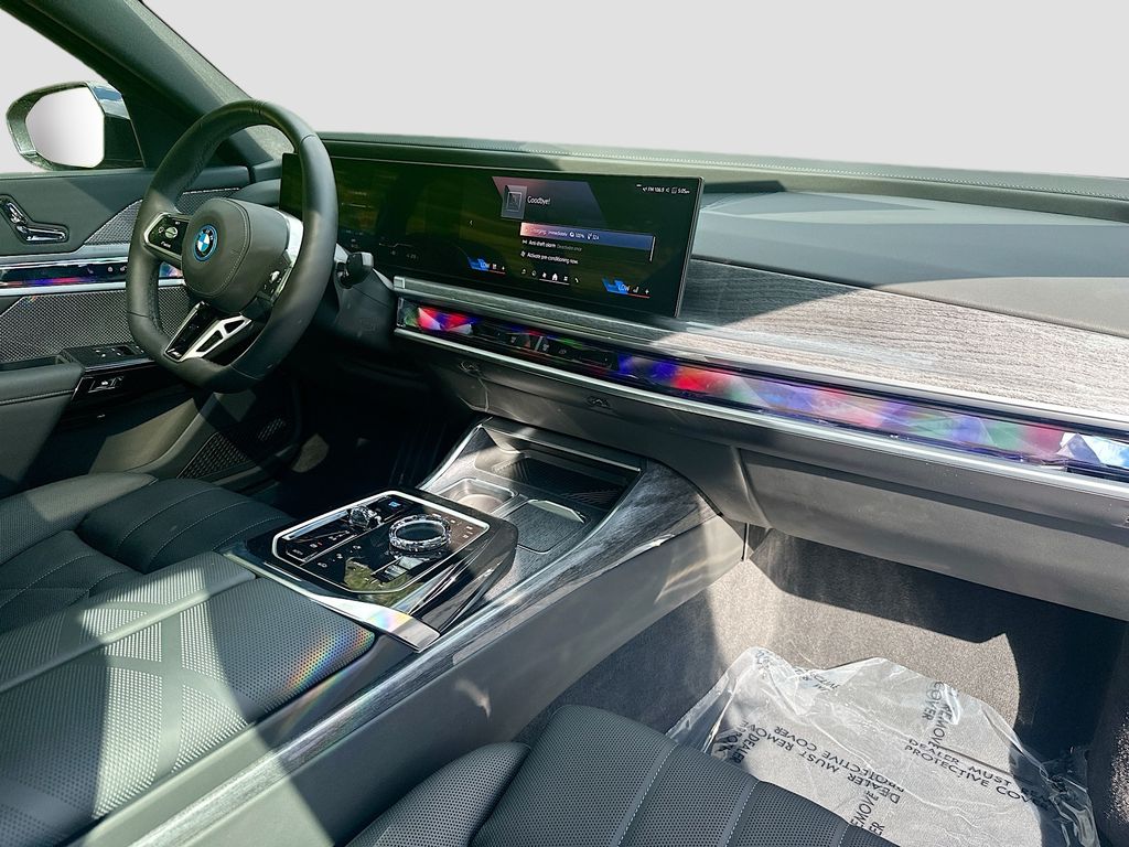 2025 BMW i7 60 - Photo 32