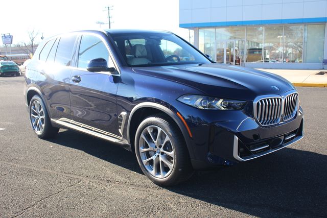 2026 BMW X5 50e's photo