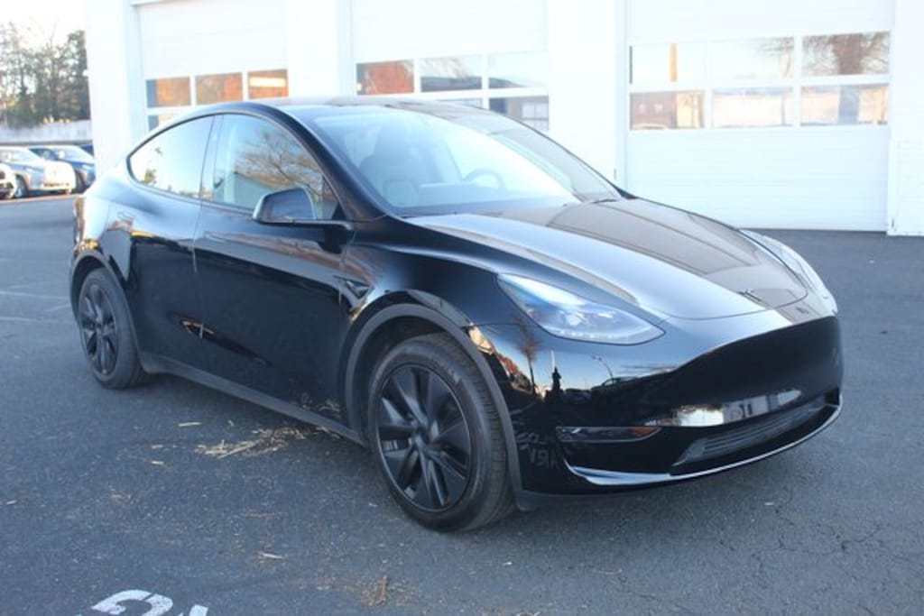 Used 2024 Tesla Model Y Standard Range SUV