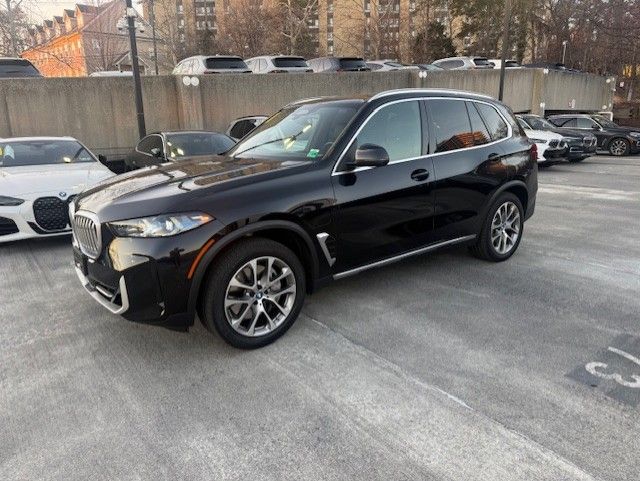 2025 BMW X5 50e's photo