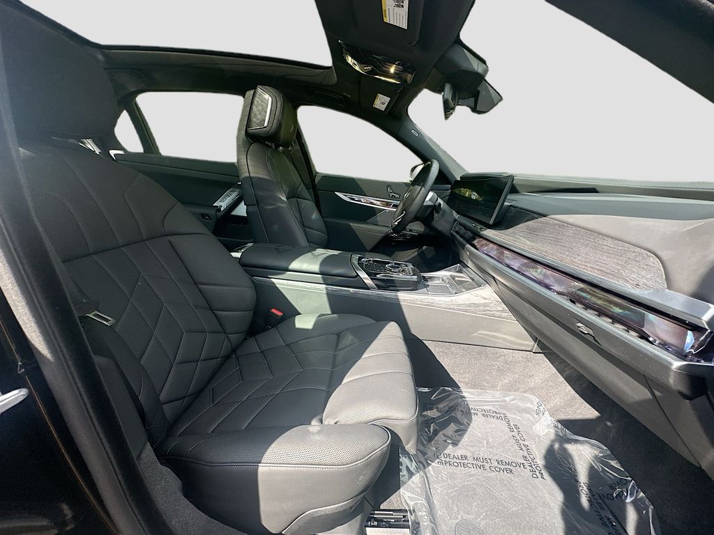 2025 BMW i7 60 - Photo 31