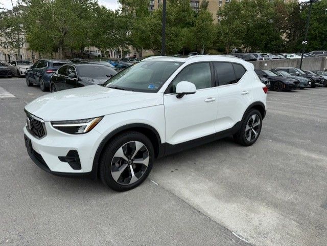 2023 Volvo XC40 B5 Plus Bright AWD's photo
