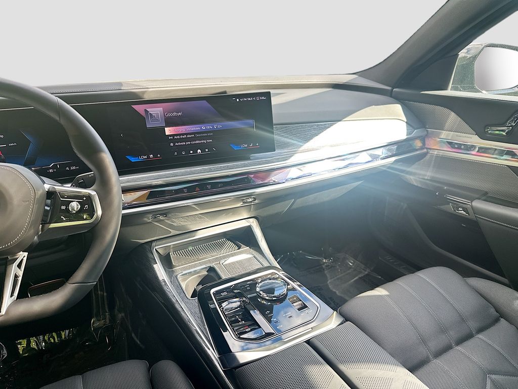 2025 BMW i7 60 - Photo 25