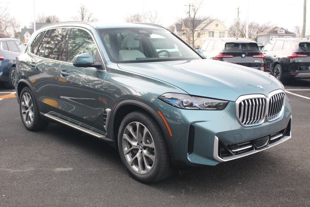 2026 BMW X5 50e's photo