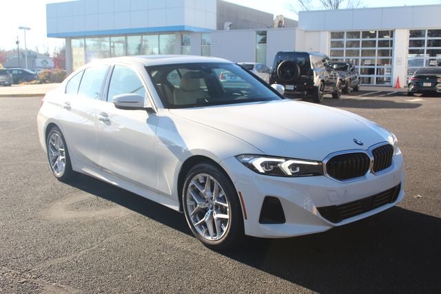 2025 BMW 3 Series 330i's photo