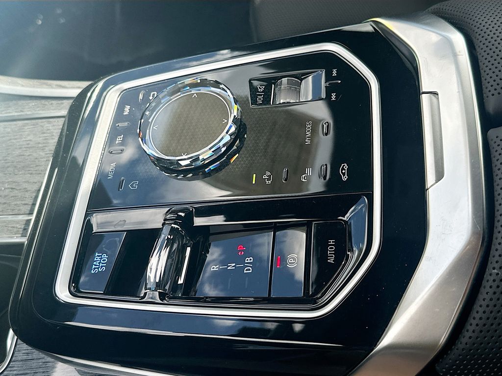 2025 BMW i7 60 - Photo 17