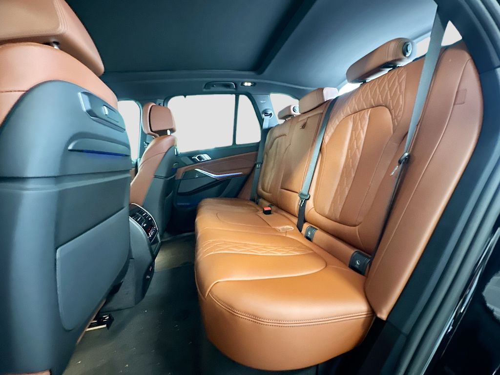 2026 BMW X5 M60i - Photo 26
