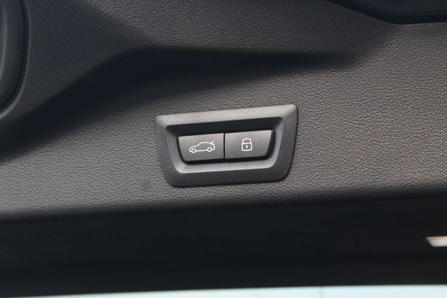 2026 BMW X5 M60i - Photo 8