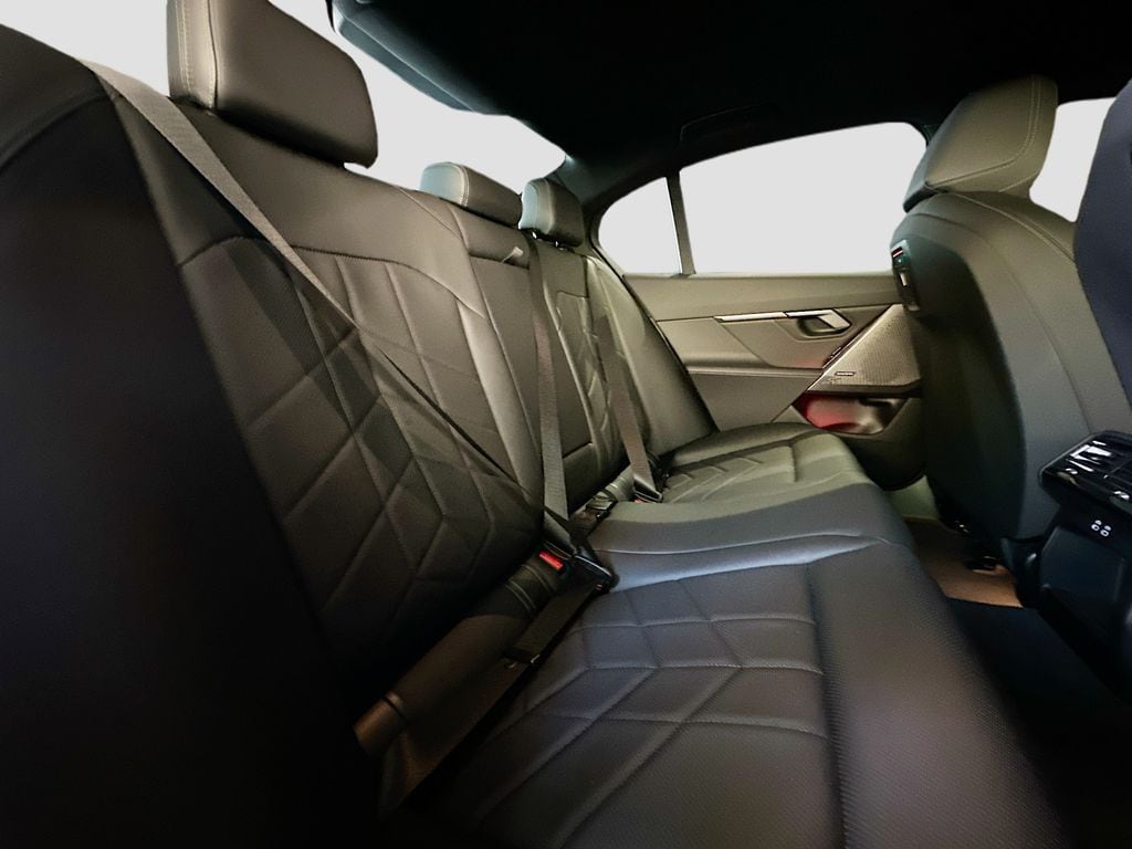 2026 BMW i5 40 - Photo 28