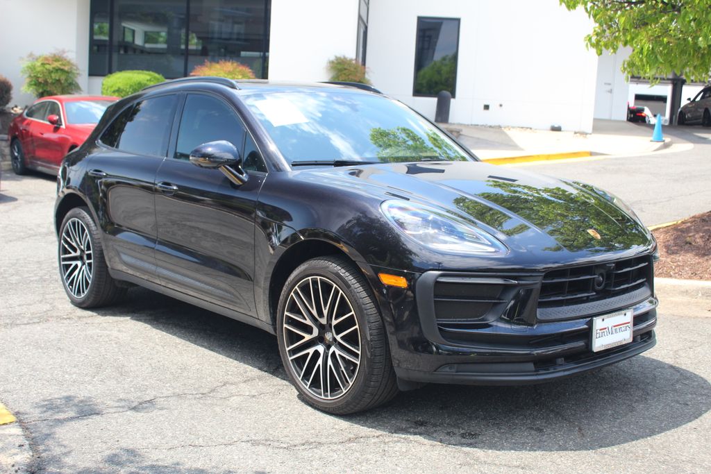 2022 Porsche Macan Base