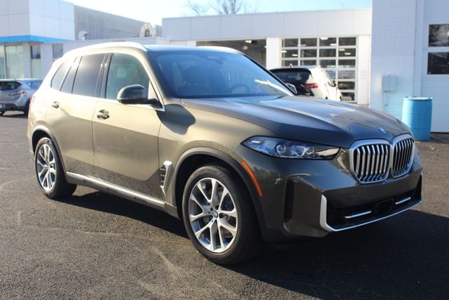 2026 BMW X5 50e's photo