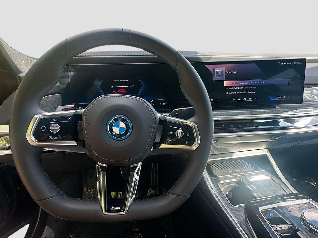 2025 BMW i7 60 - Photo 11