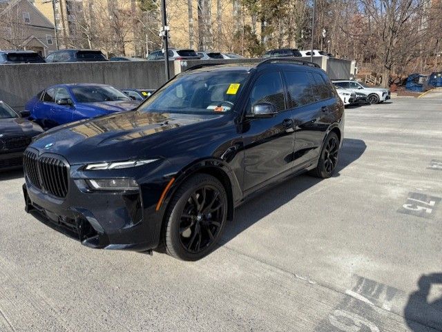 2025 BMW X7 40i's photo