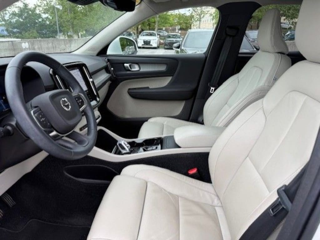 Used 2023 Volvo XC40 B5 Plus Bright Theme SUV