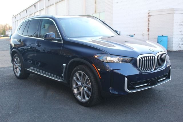 2026 BMW X5 50e's photo
