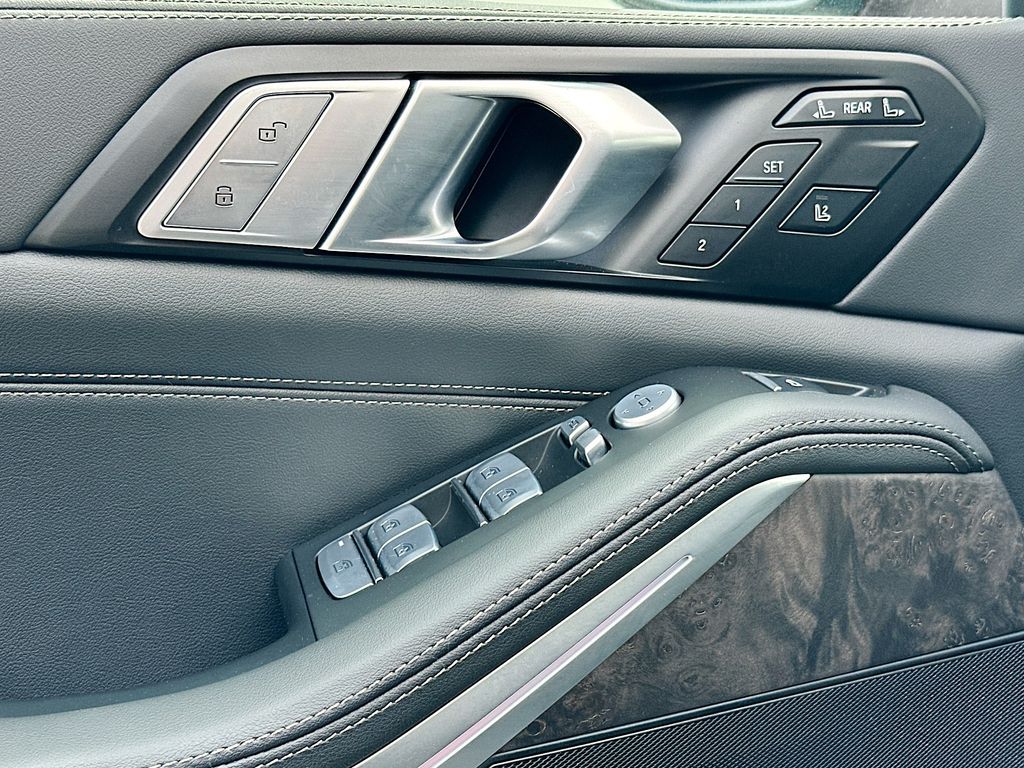 2026 BMW X7 40i - Photo 18