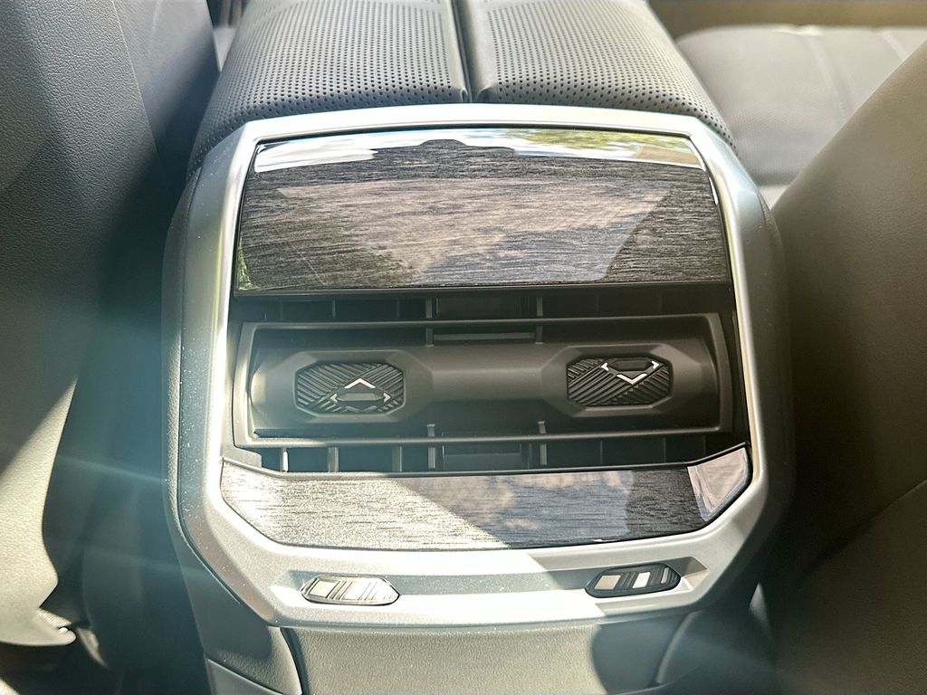 2025 BMW i7 60 - Photo 28