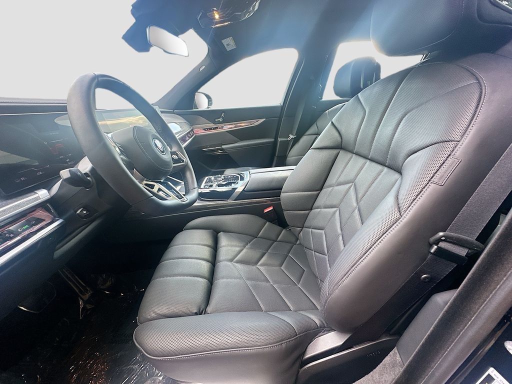 2025 BMW i7 60 - Photo 22