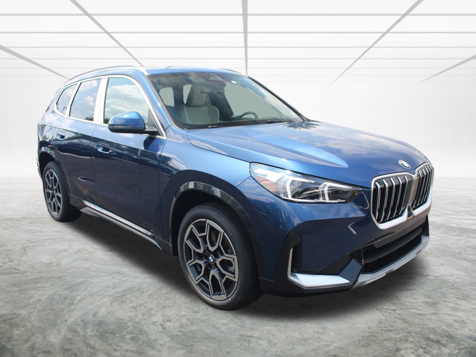 2025 BMW X1 28i's photo