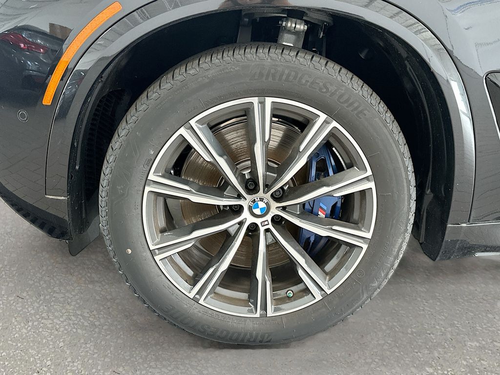 2026 BMW X5 M60i - Photo 33