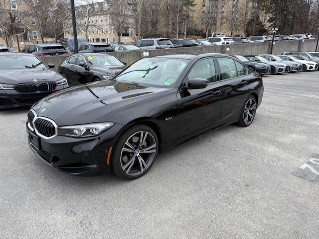 2023 BMW 3 Series 330e's photo