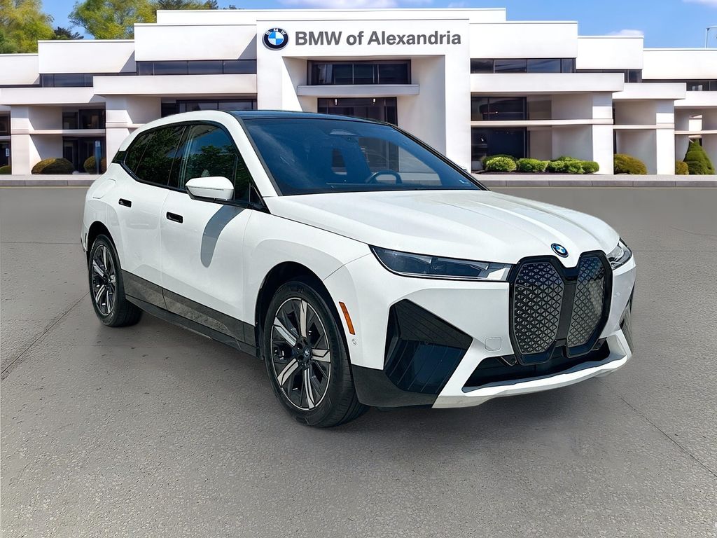 2023 BMW iX xDrive50's photo