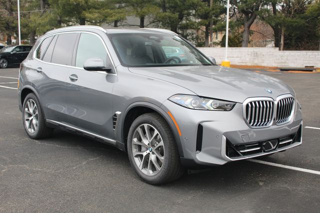 2026 BMW X5 50e's photo