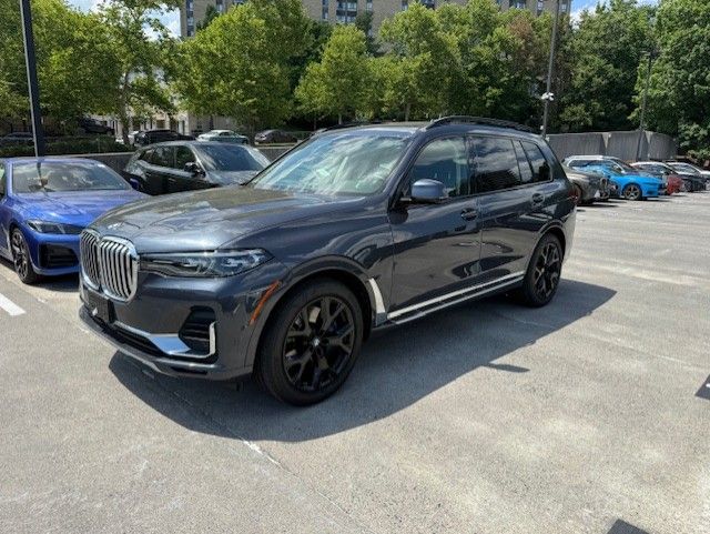2021 BMW X7 xDrive40i's photo
