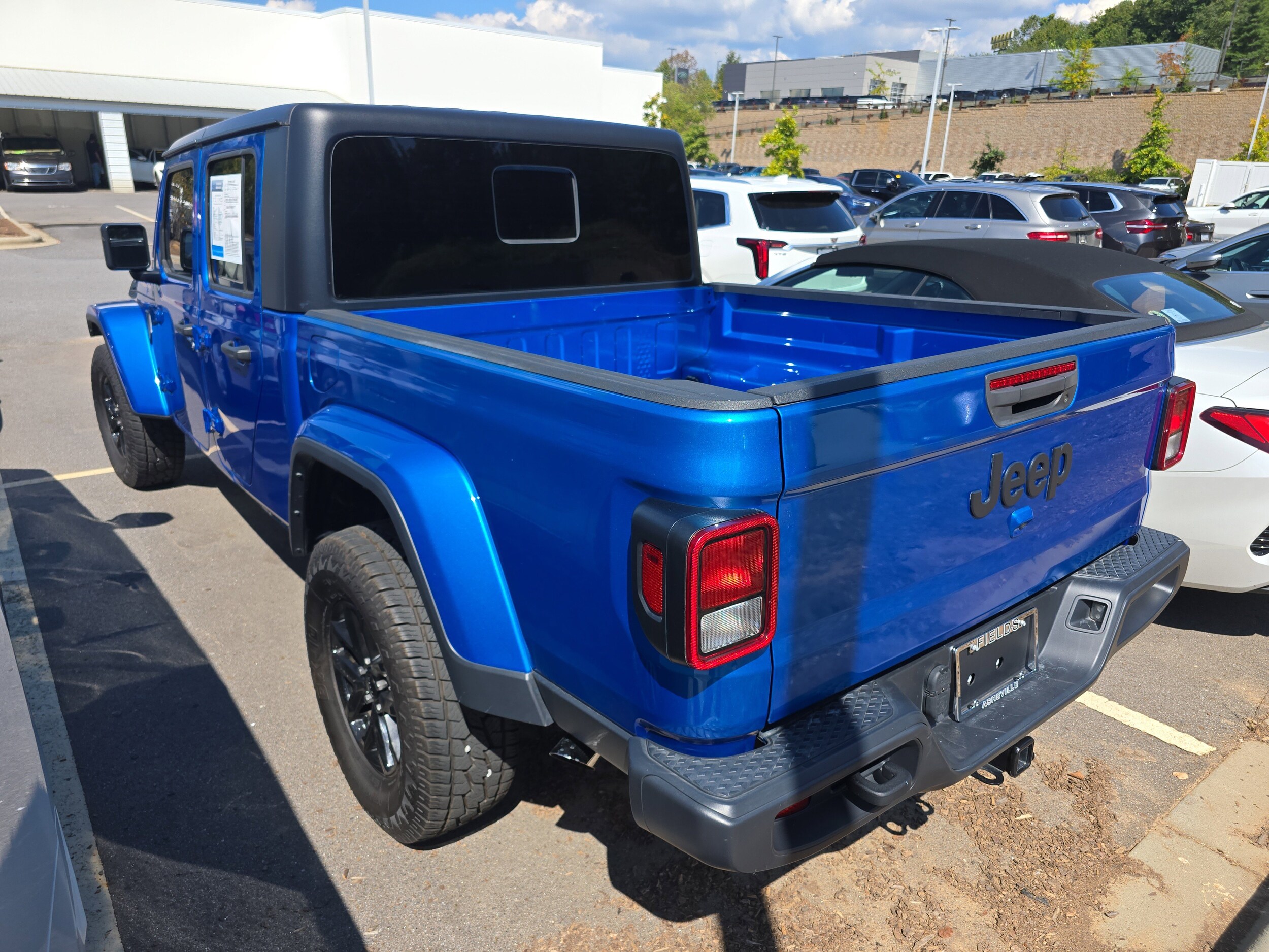 2022 Jeep Gladiator Sport photo 2