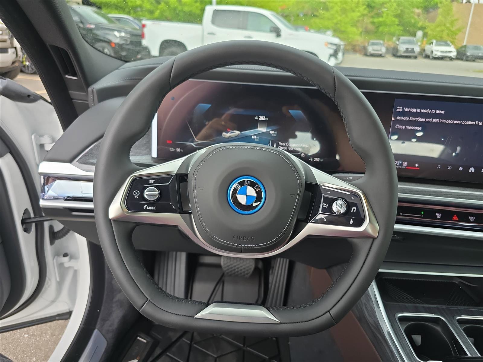 2025 BMW i7 50 - Photo 32