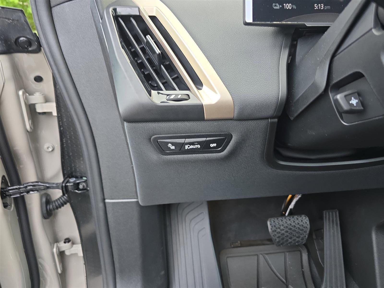 2026 BMW iX 45 - Photo 37