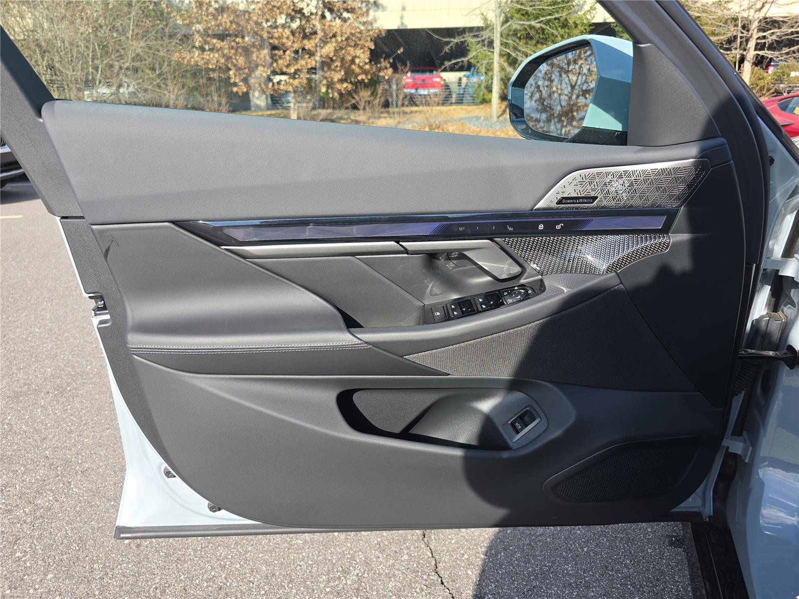 2026 BMW 5 Series 550e - Photo 19