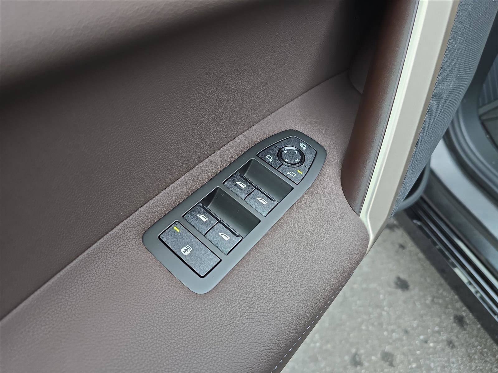 2026 BMW iX 45 - Photo 21