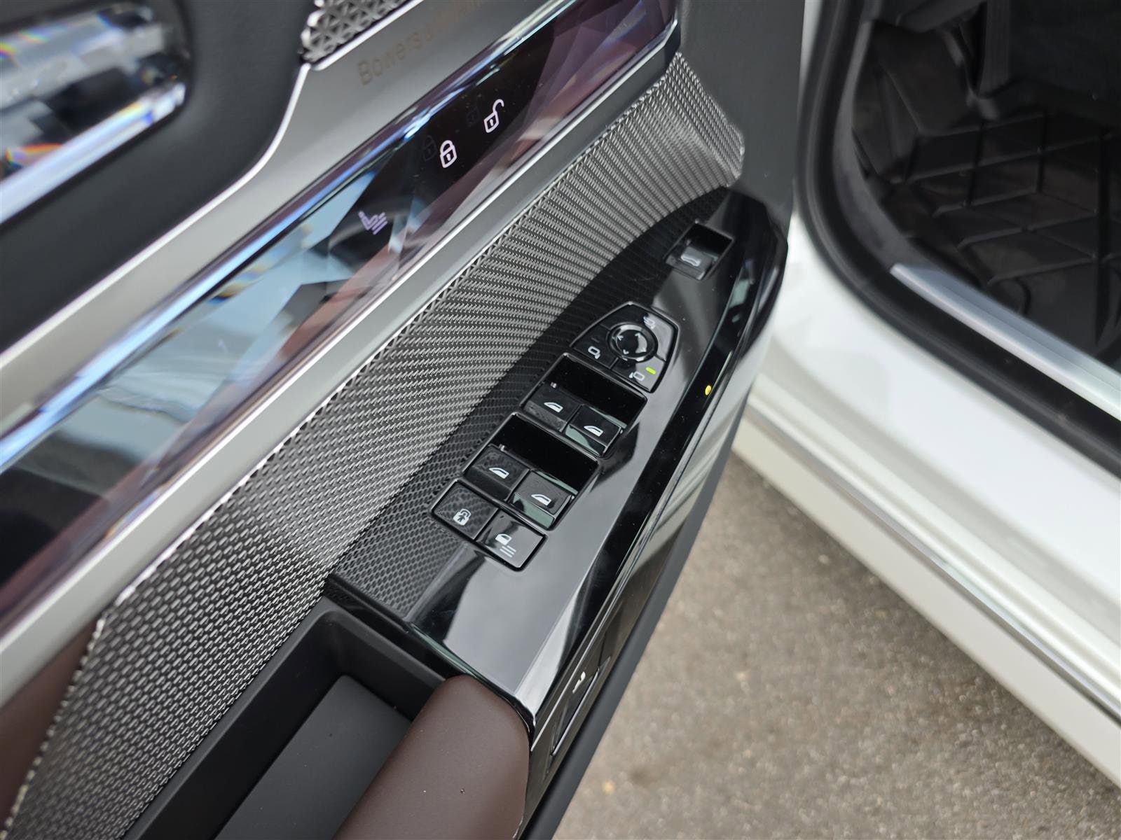 2025 BMW i7 50 - Photo 22