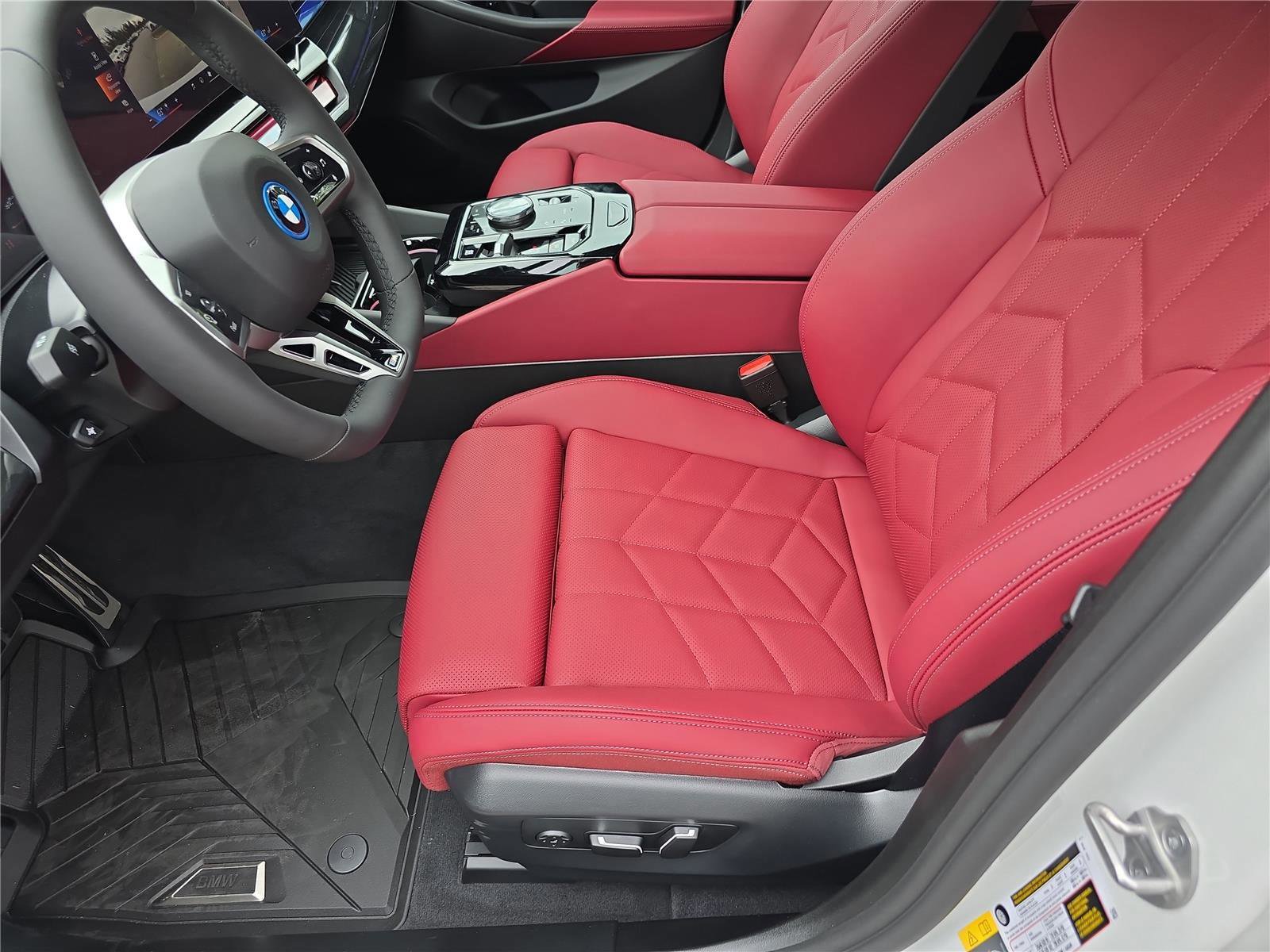 2026 BMW 5 Series 550e - Photo 23