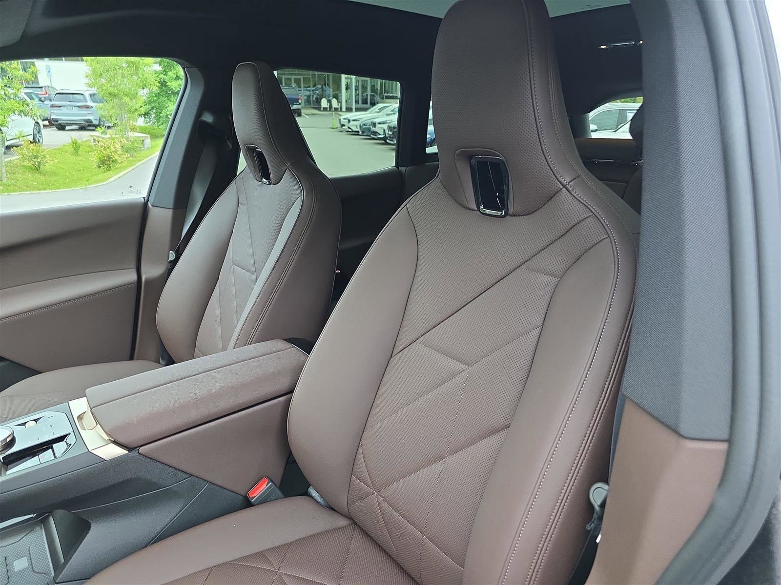 2026 BMW iX 45 - Photo 23