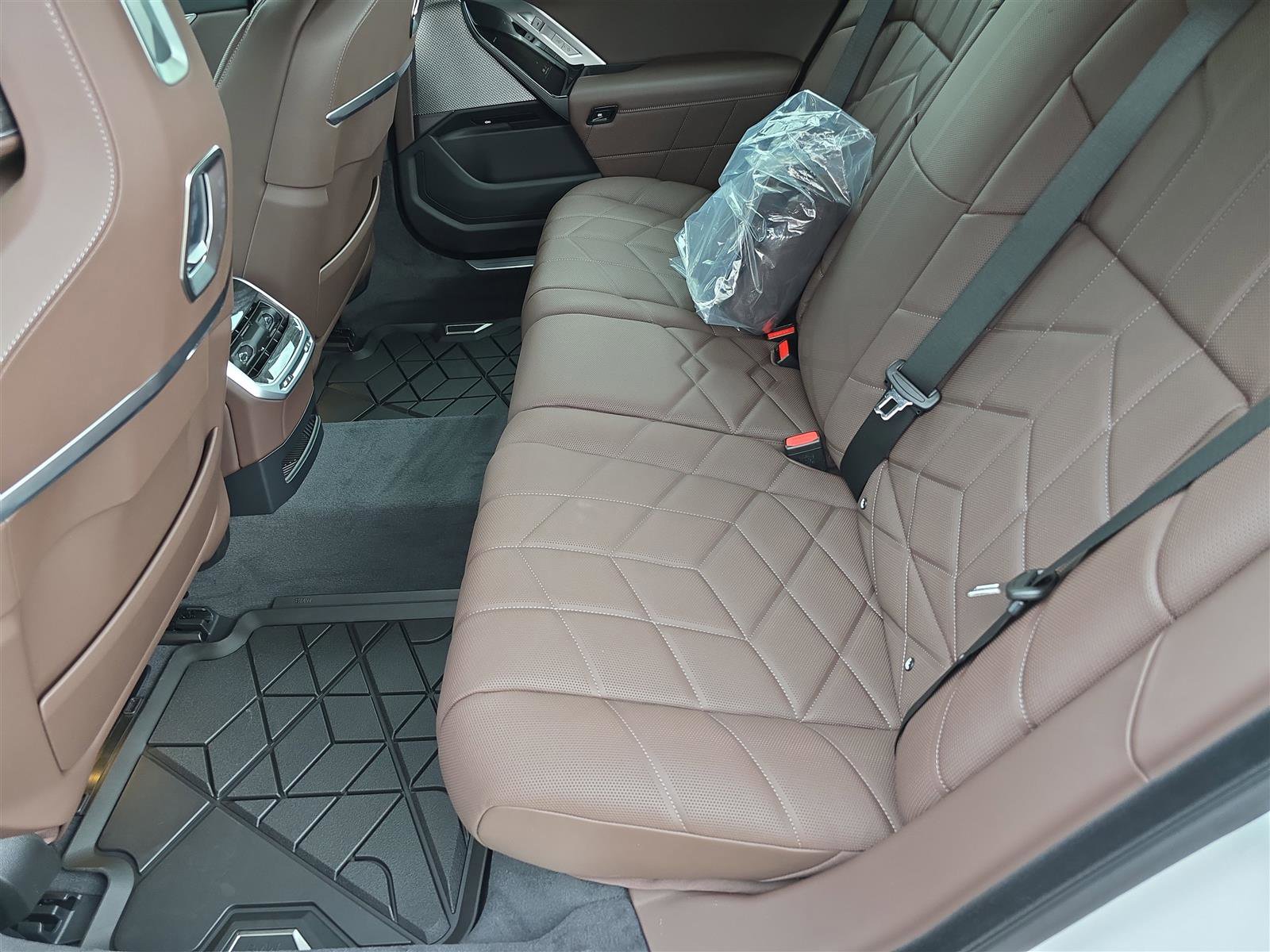 2025 BMW i7 50 - Photo 17