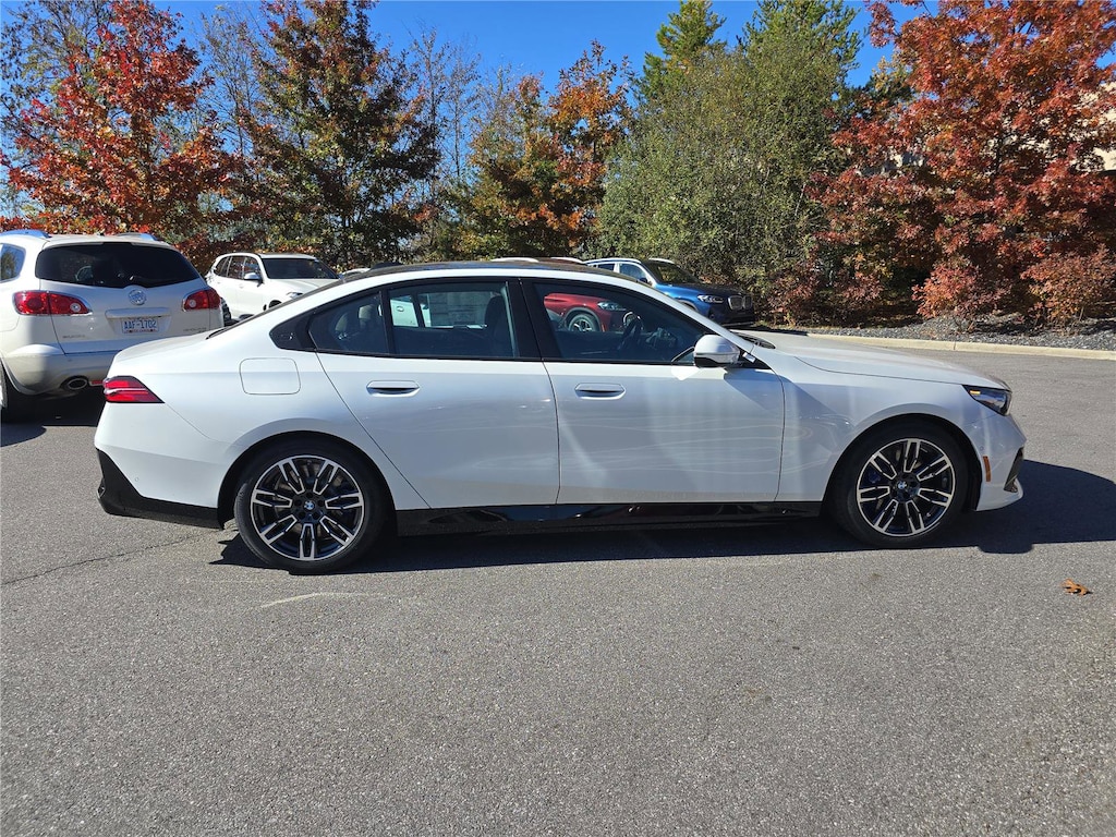 New 2026 BMW 550e Sedan