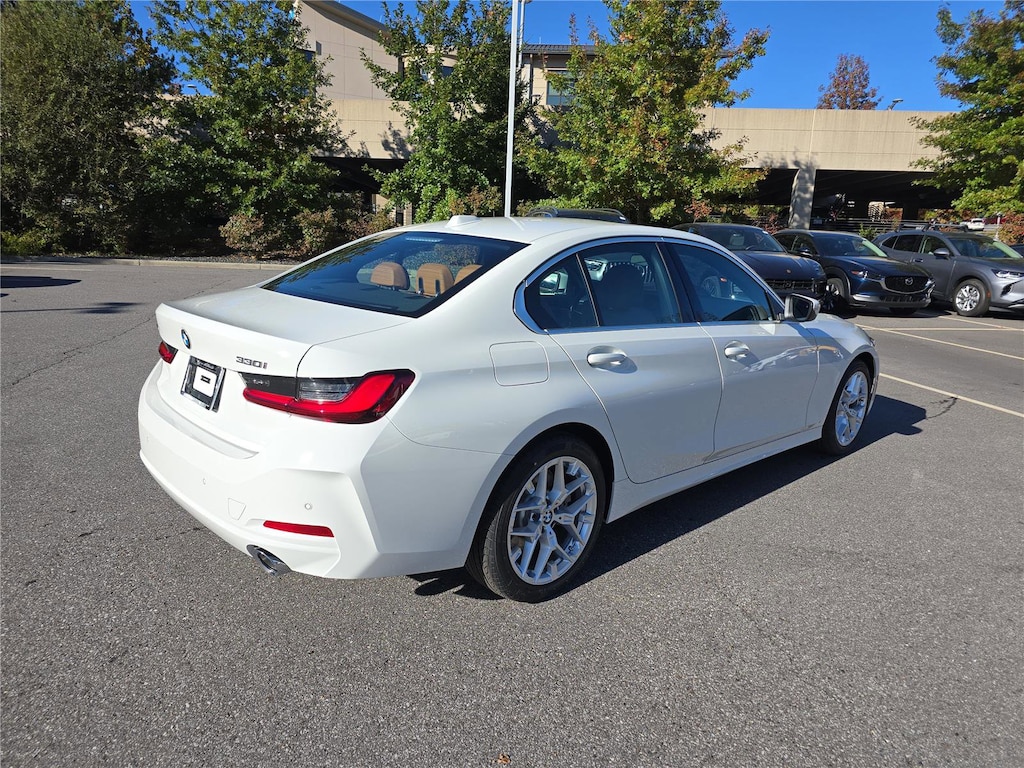 New 2025 BMW 330i Sedan