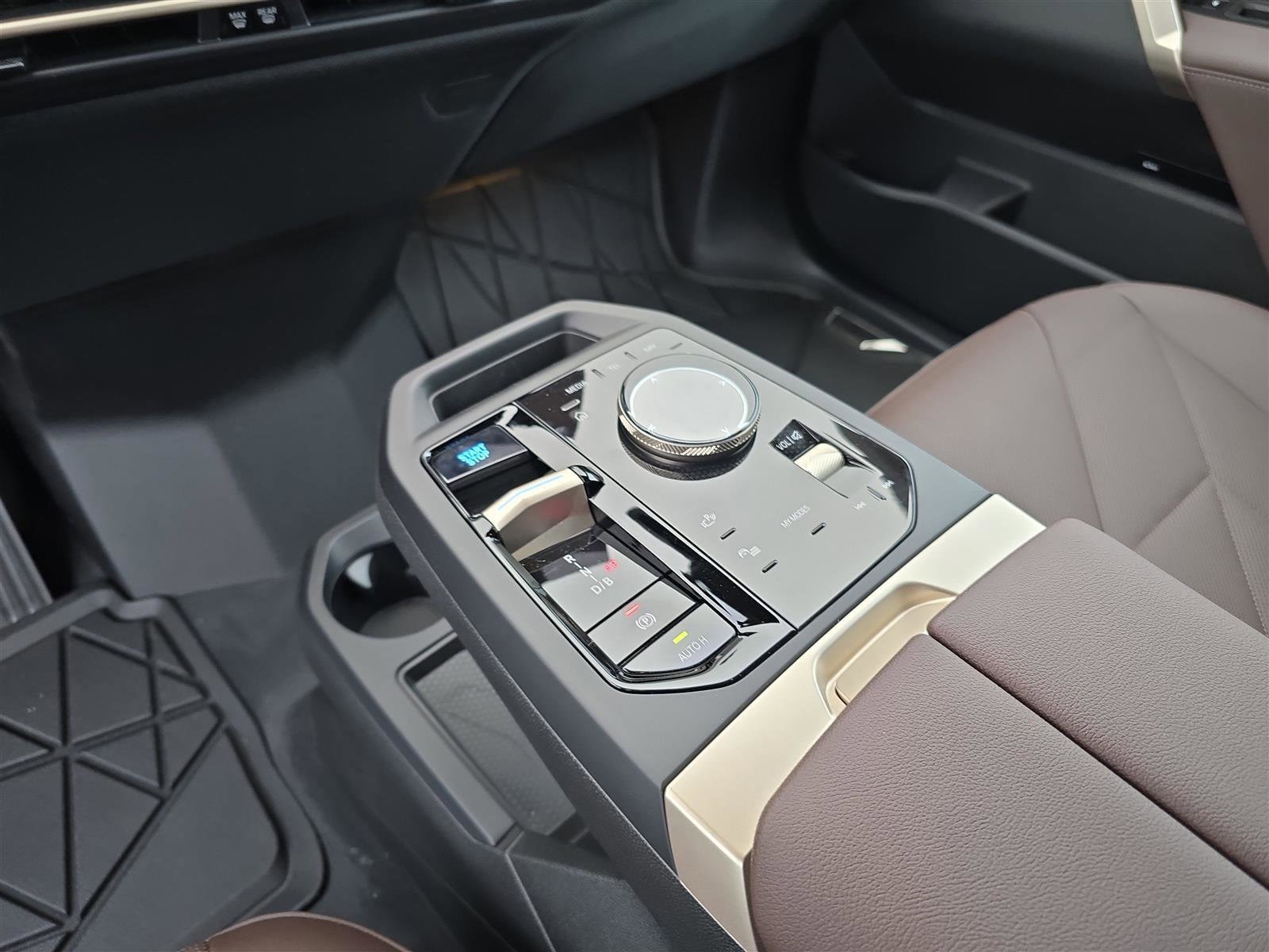 2026 BMW iX 45 - Photo 32