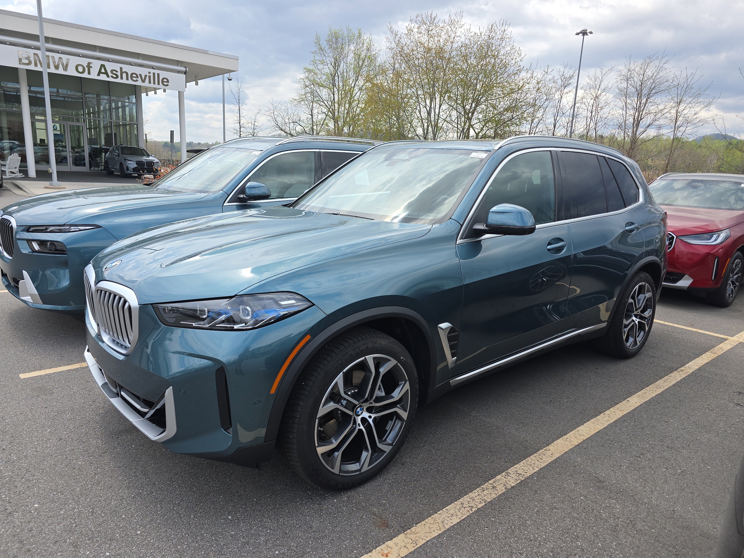 View vehicle photo 4