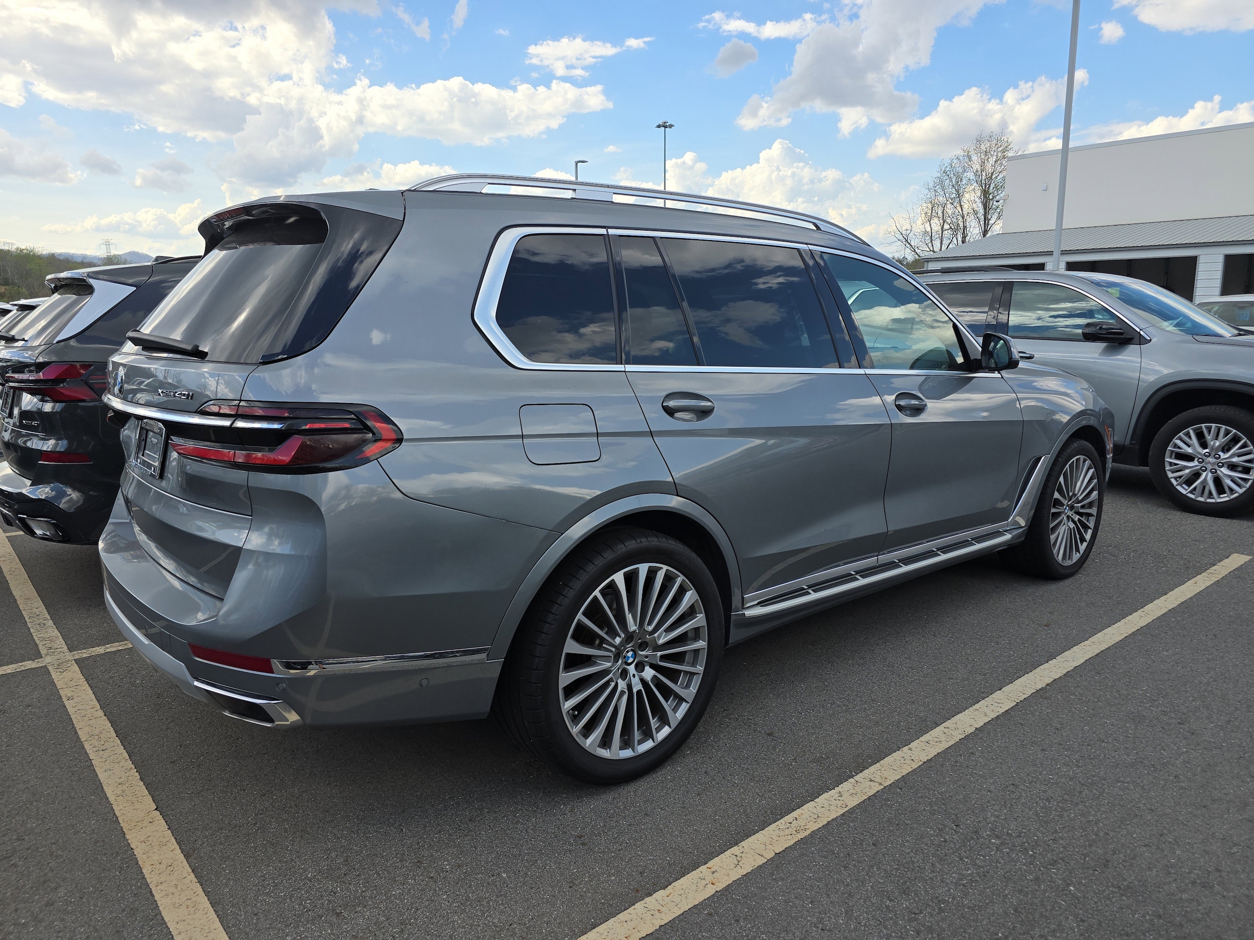 View vehicle photo 2