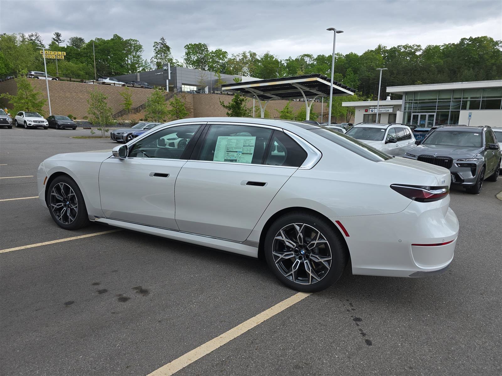 2025 BMW i7 50 - Photo 7